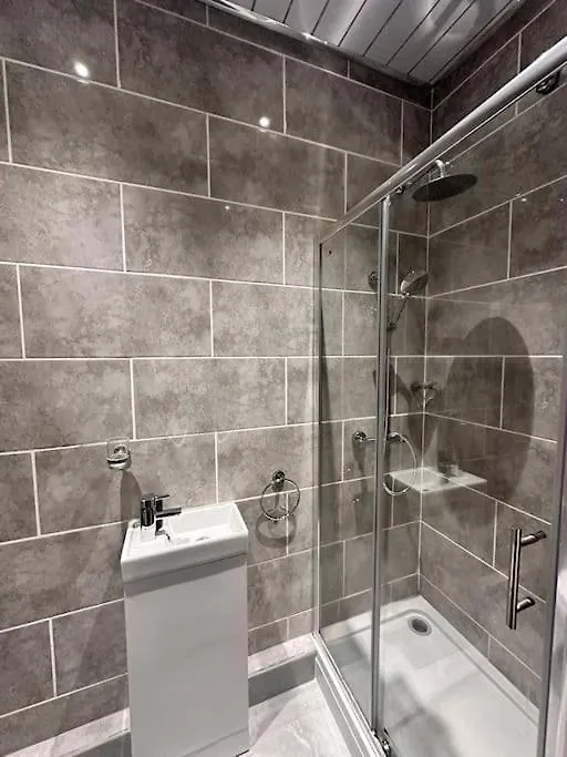 Pinnacle Inn Cowling